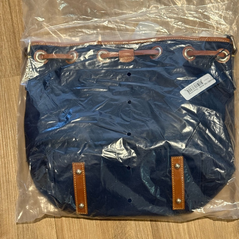 Dooney & Bourke Wayfarer Drawstring Bucket Bag Nylon Navy Handbag AUTHENTIC NEW - Picture 5 of 6